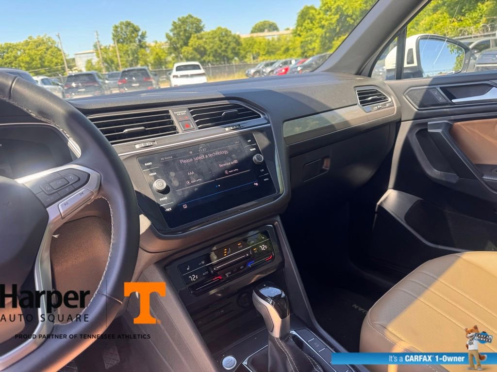 Used 2024 Volkswagen Tiguan SE w/ Panoramic Sunroof Package AWD/4WD image 16