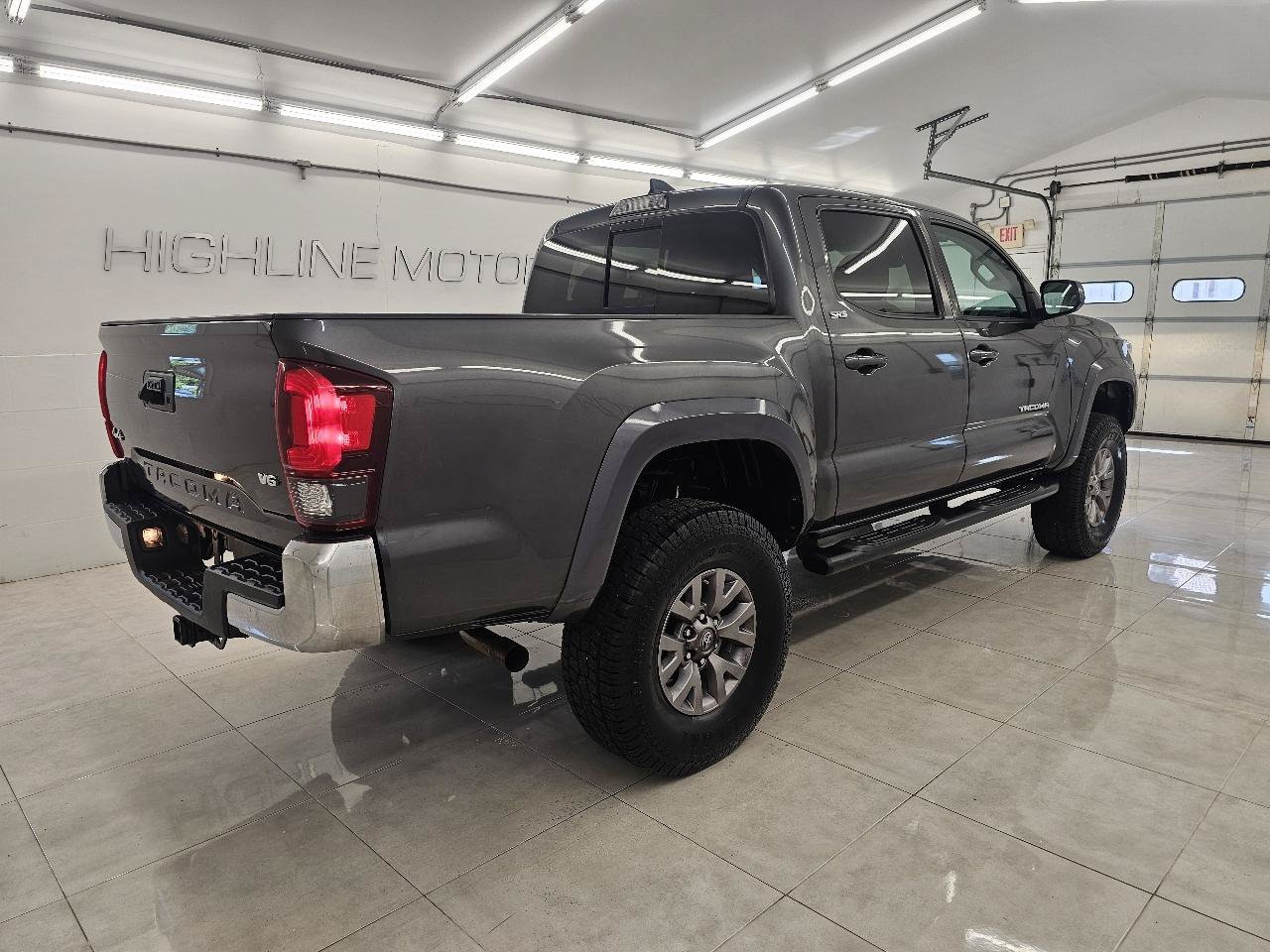 Used 2019 Toyota Tacoma SR5 AWD/4WD image 4