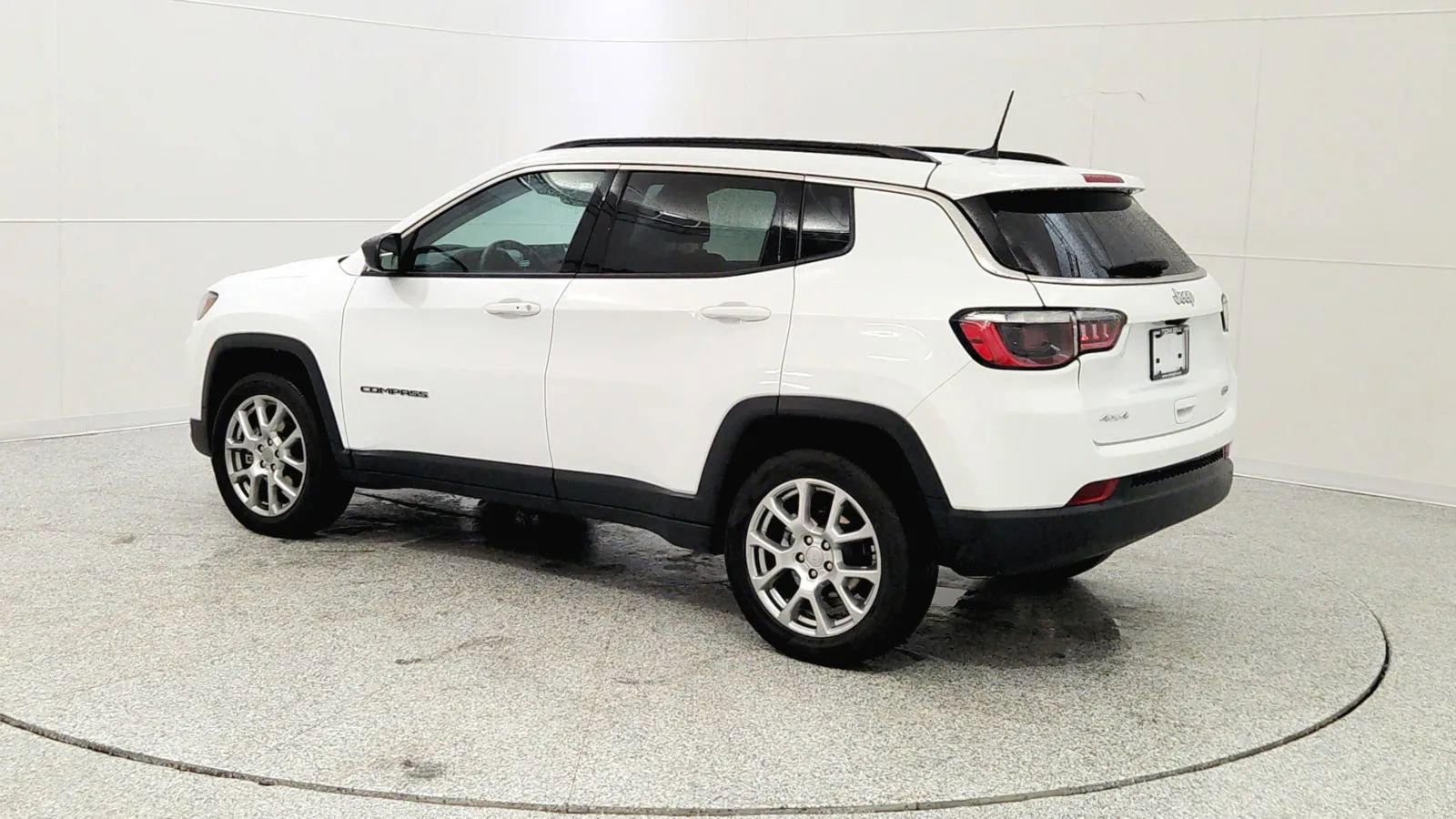 Used 2022 Jeep Compass Latitude image 5