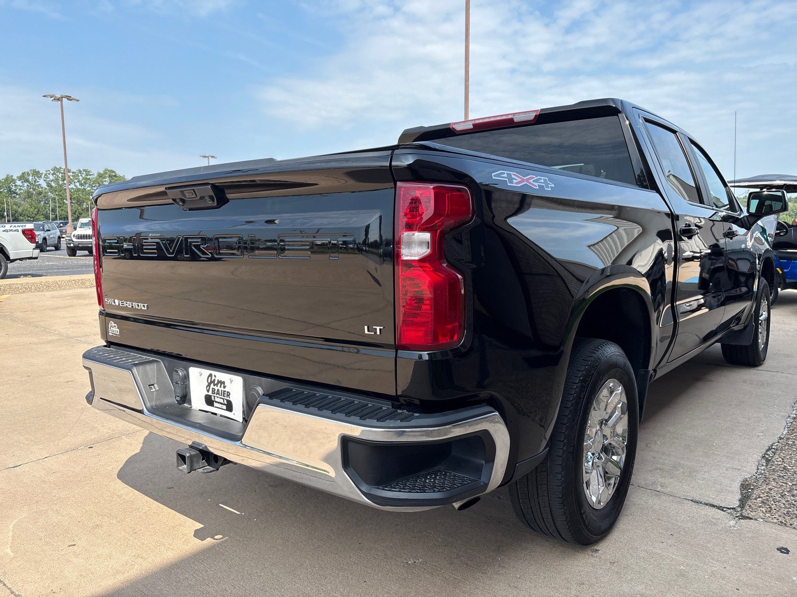 Used 2022 Chevrolet Silverado 1500 LT AWD/4WD image 8