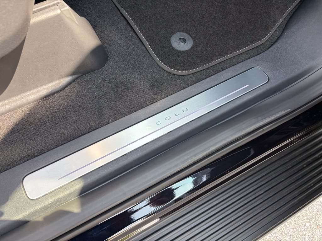 New 2027 Lincoln Navigator Premiere AWD/4WD image 32
