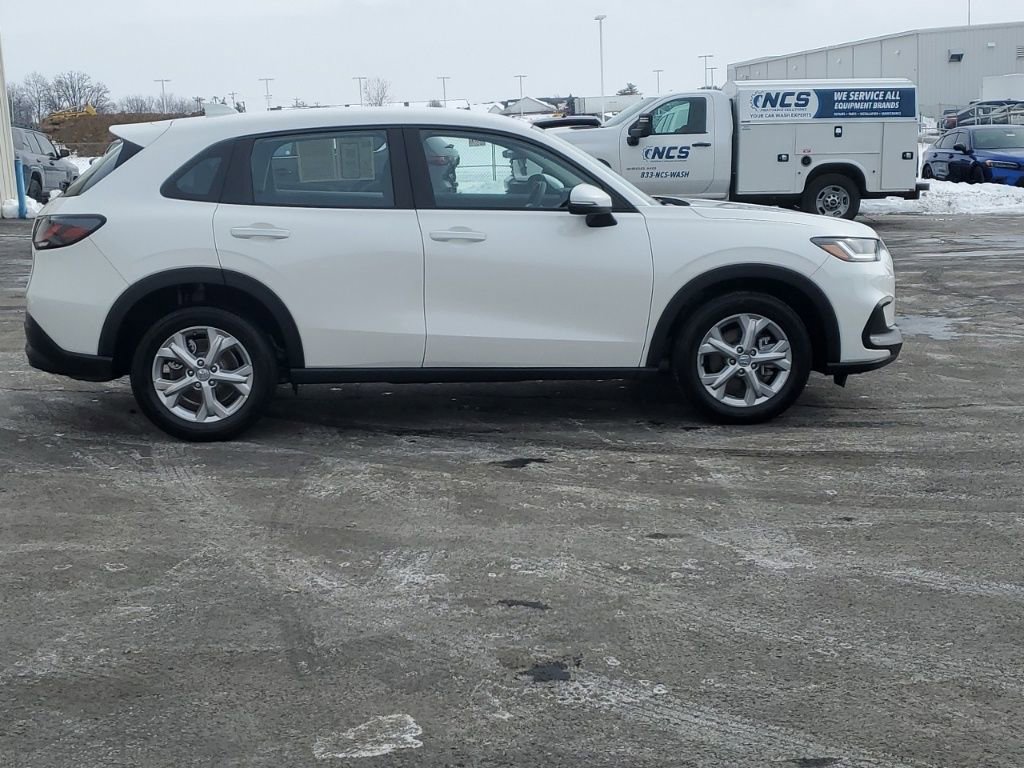 Certified 2025 Honda HR-V LX image 9
