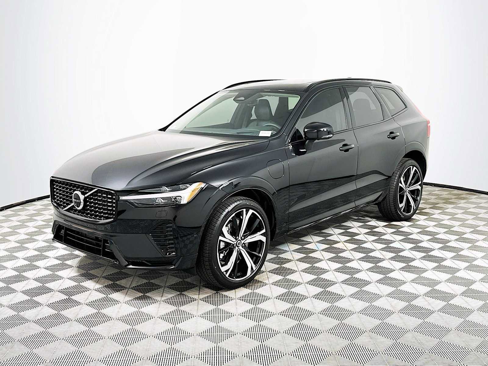 Certified 2025 Volvo XC60 T8 Ultra w/ Protection Package Premier image 3