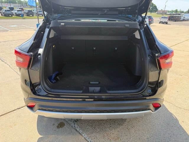 Used 2025 Chevrolet Trax LT w/ Driver Confidence Package FWD image 33