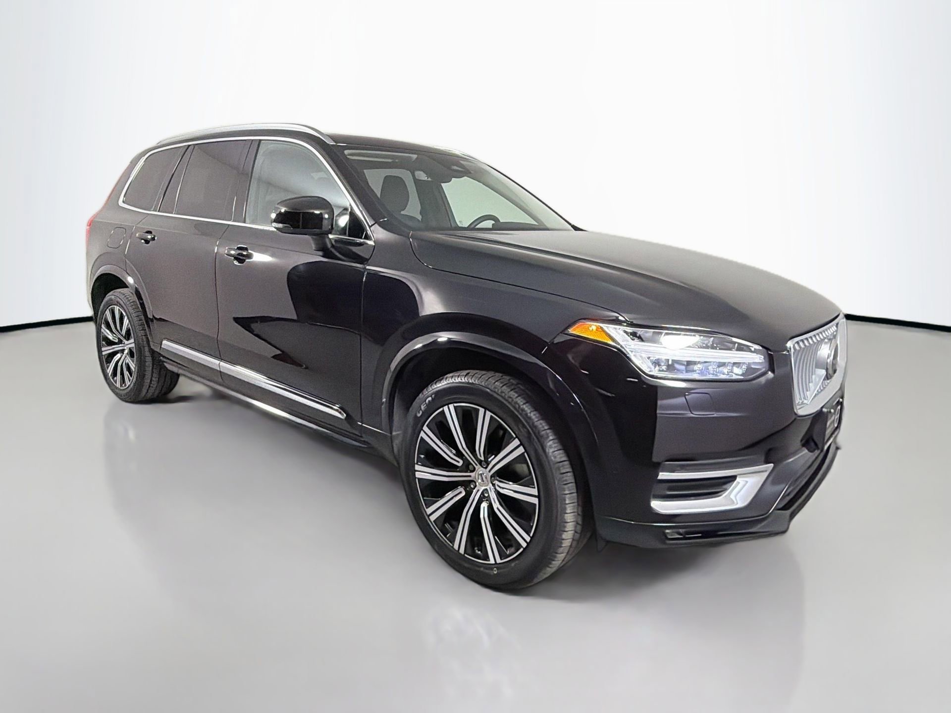 Certified 2024 Volvo XC90 B6 Plus AWD/4WD image 3