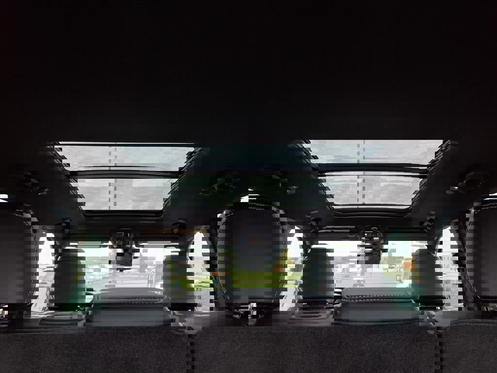 New 2025 Jeep Grand Cherokee Limited w/ Luxury Tech Group II image 3