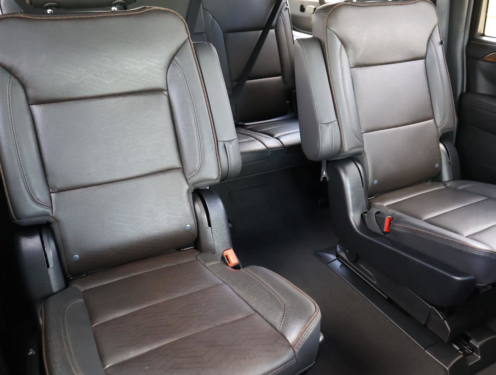 Used 2024 Chevrolet Suburban High Country image 24