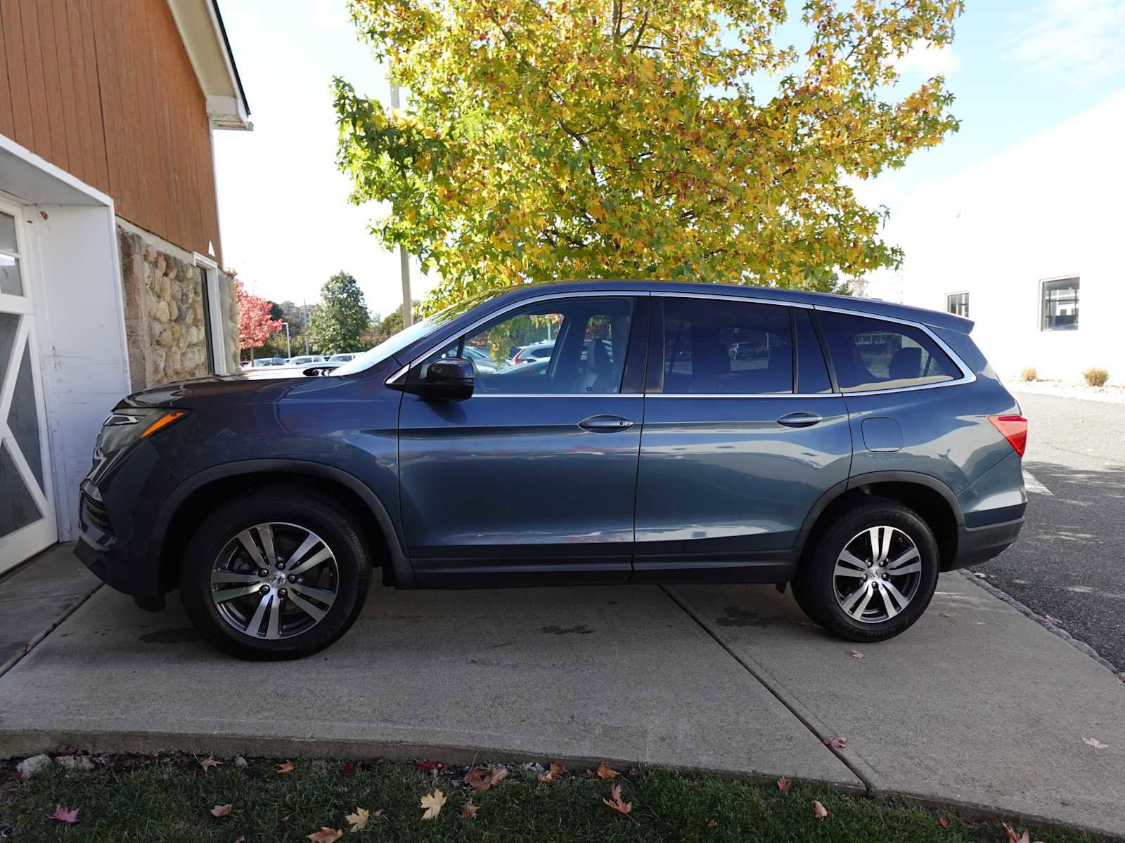 Certified 2017 Honda Pilot EX-L image 4