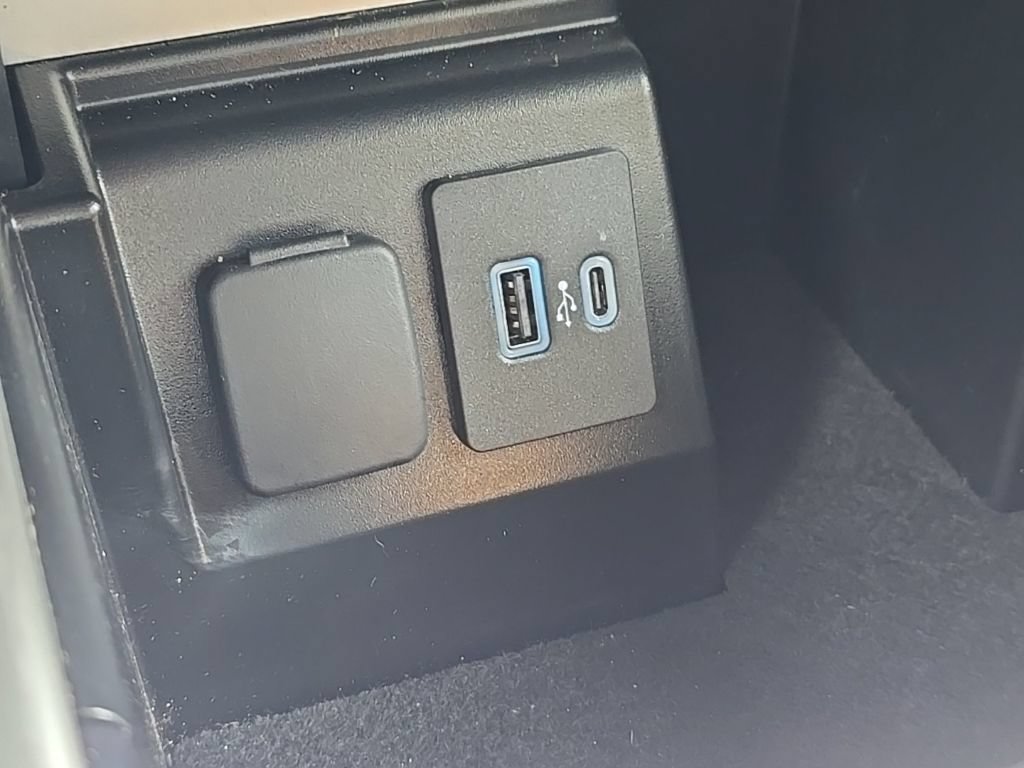 Used 2023 Ford Explorer XLT w/ Equipment Group 202A AWD/4WD image 33