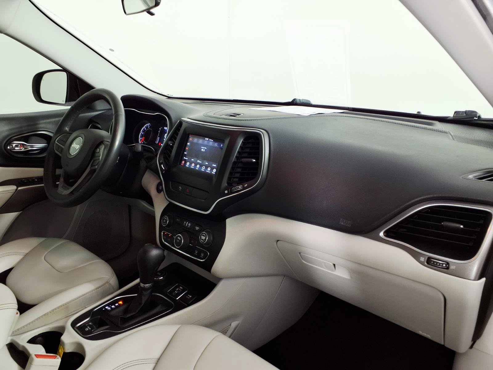 Used 2020 Jeep Cherokee Latitude Plus AWD/4WD image 9