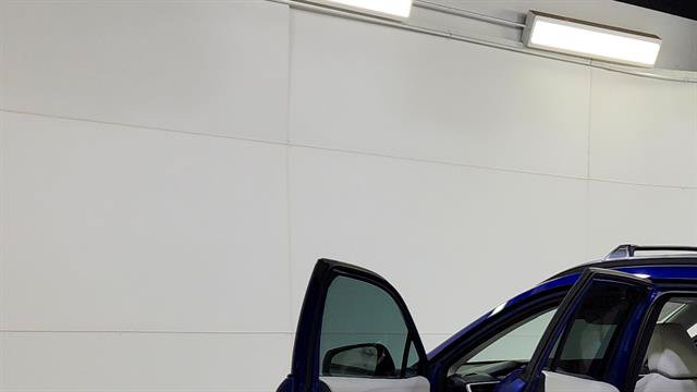 Used 2025 Toyota Corolla Cross LE FWD image 31