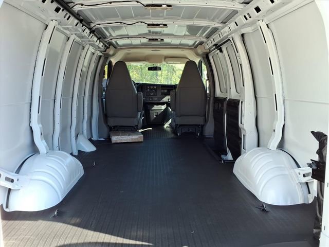 New 2025 GMC Savana 2500 w/ Enhanced Convenience Package RWD image 12