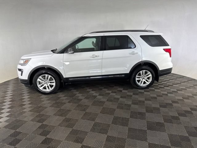 Used 2018 Ford Explorer XLT w/ Equipment Group 202A AWD/4WD image 8