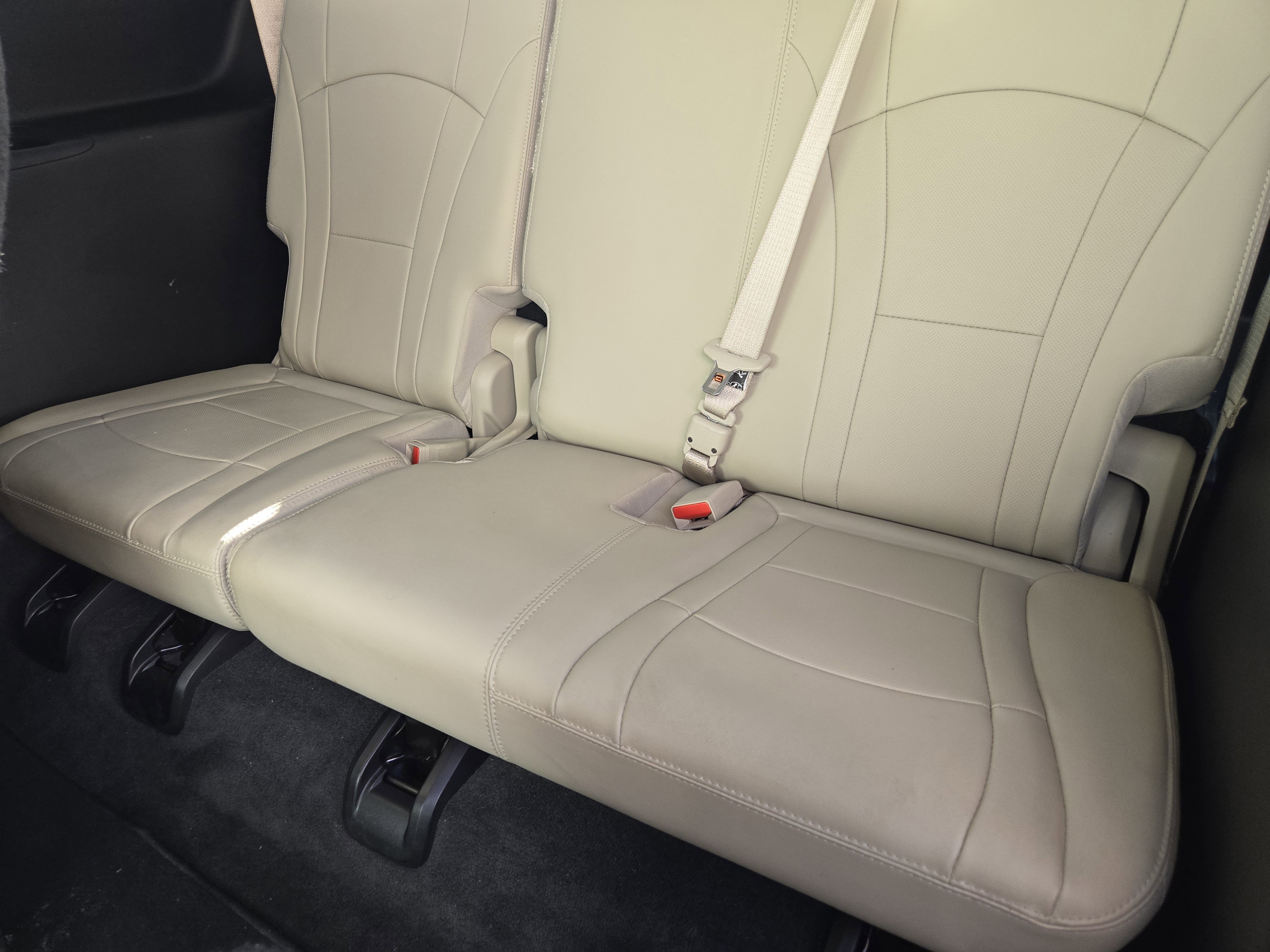 Used 2020 Buick Enclave Essence w/ Sport Touring Edition image 31