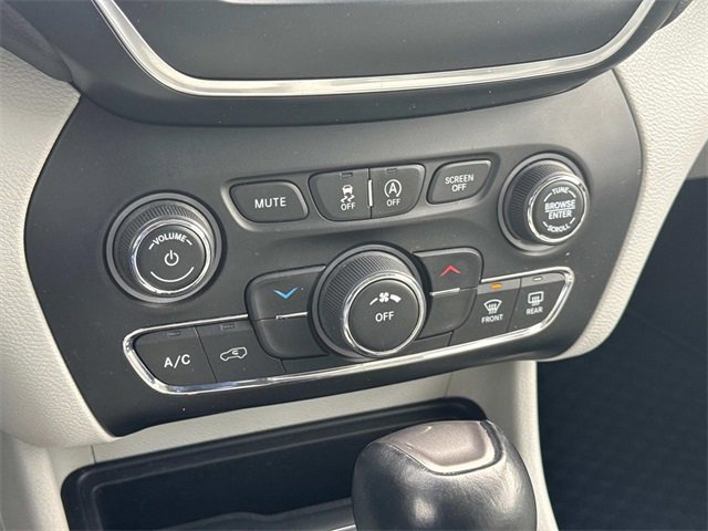 Used 2021 Jeep Cherokee Latitude Plus image 32