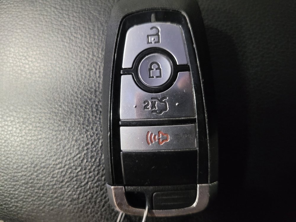 Used 2020 Ford Fusion SE image 32