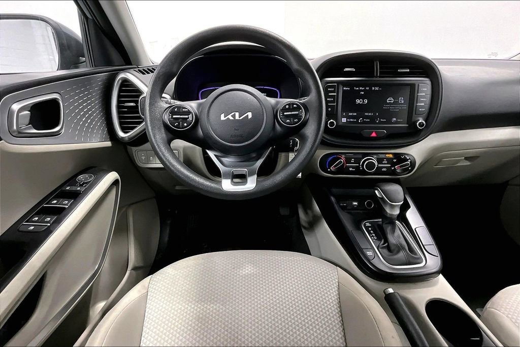 Used 2025 Kia Soul LX image 7