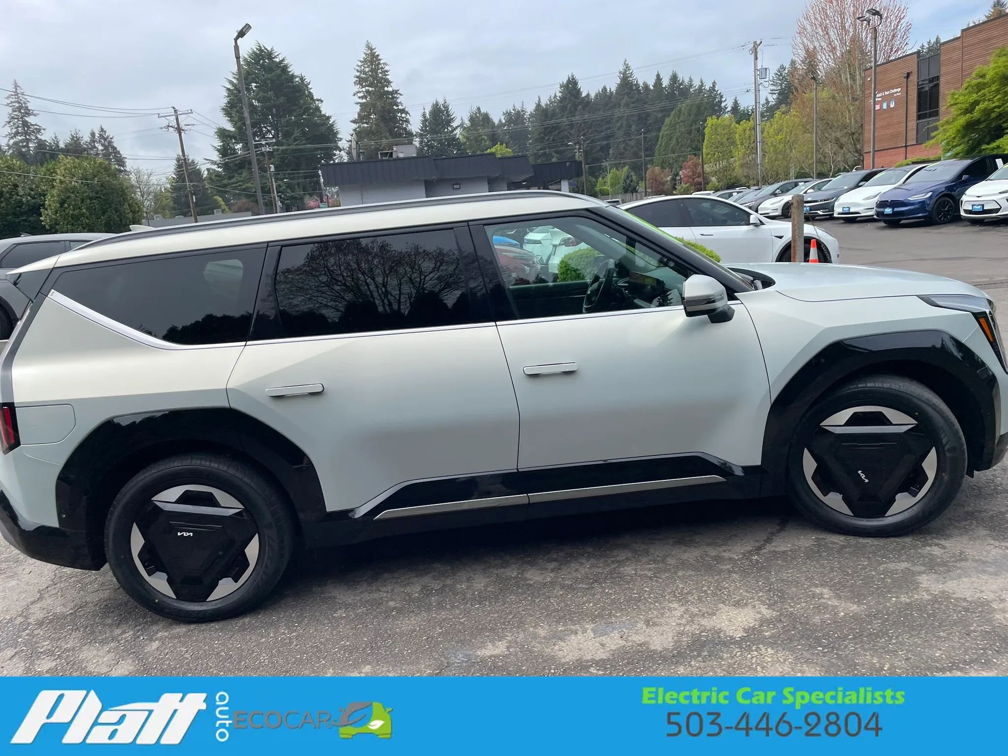 Used 2024 Kia EV9 Land image 12