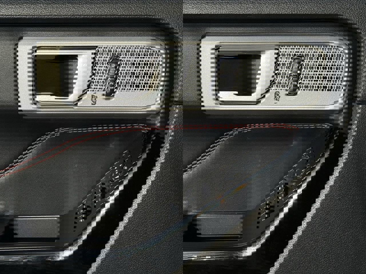 Used 2023 Ford Explorer ST-Line w/ Class IV Trailer Tow Package image 18