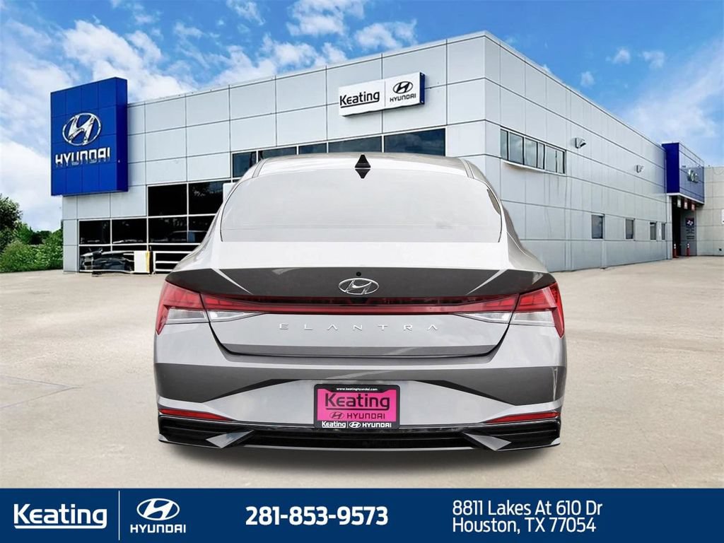 Certified 2022 Hyundai Elantra SEL w/ Convenience + Premium Package FWD image 6