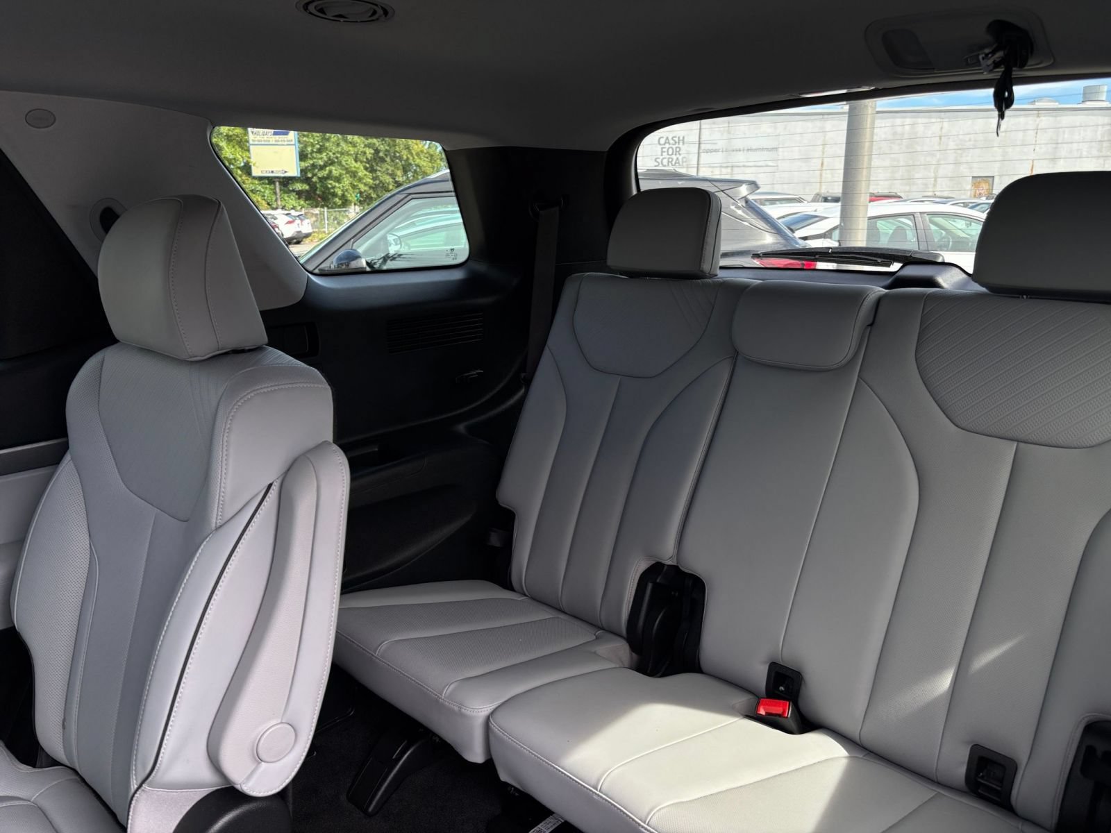 Used 2025 Hyundai Palisade SEL FWD image 29