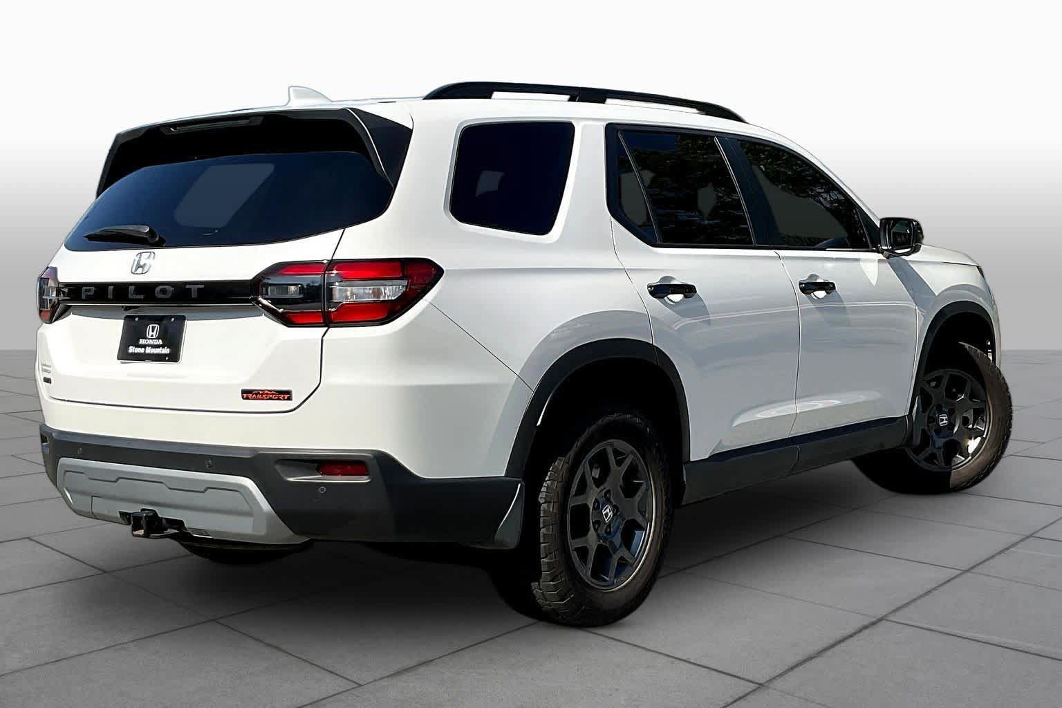 Used 2025 Honda Pilot TrailSport image 13