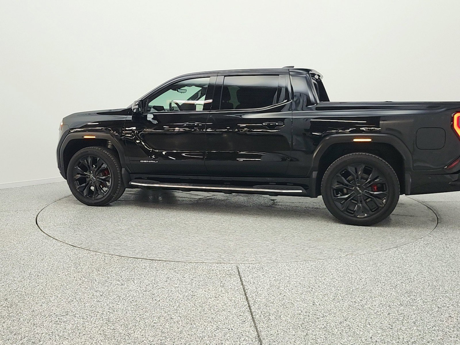 Used 2025 GMC Sierra EV Denali image 8