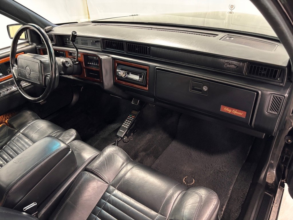 Used 1993 Cadillac Fleetwood Sedan FWD image 16