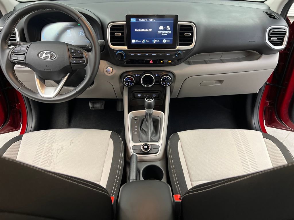 Used 2025 Hyundai Venue SEL image 32