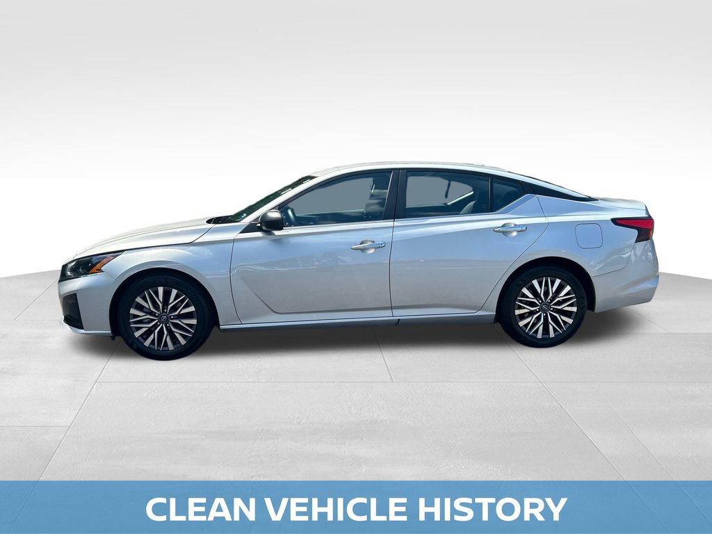 Used 2025 Nissan Altima 2.5 SV FWD image 3