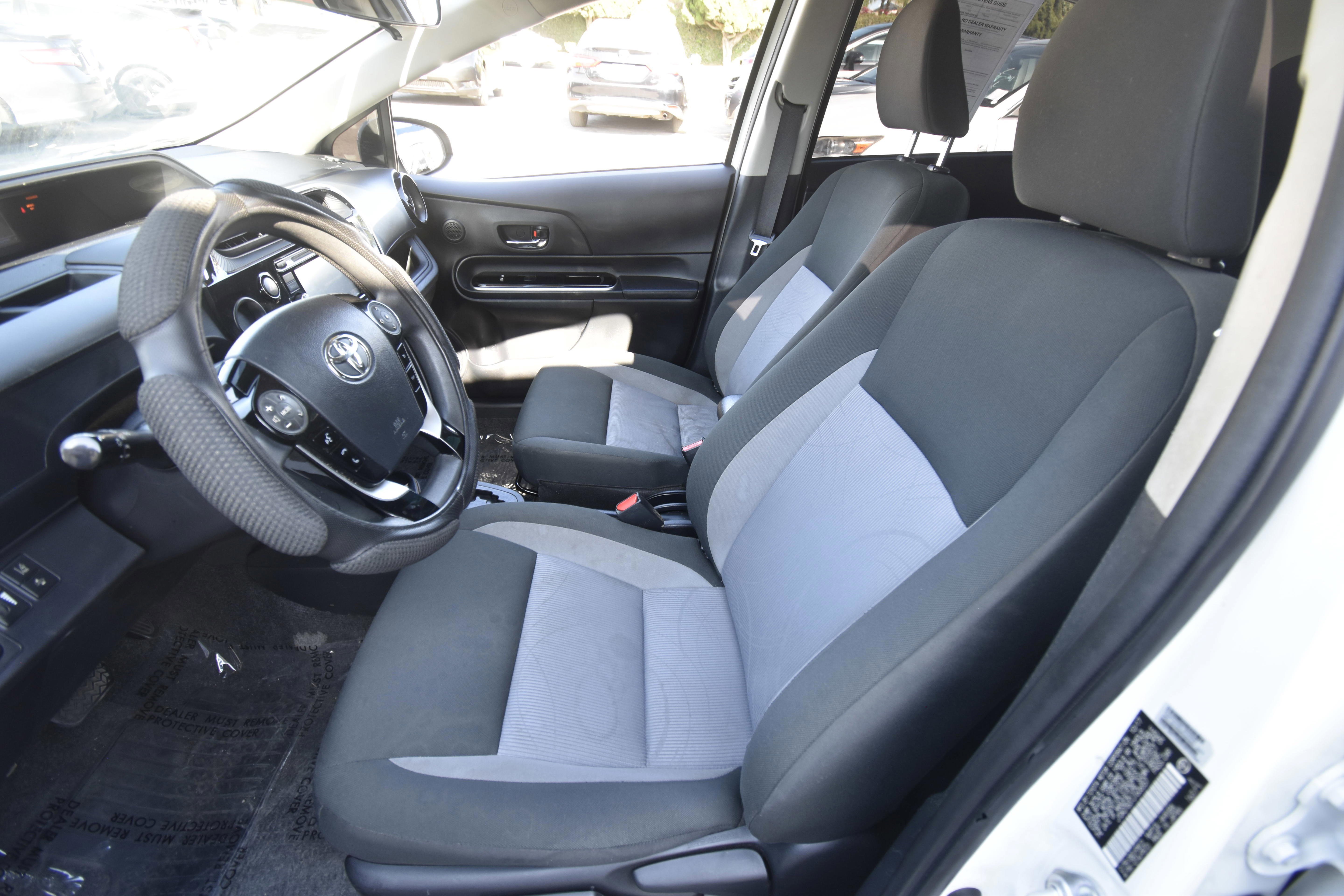 Used 2018 Toyota Prius C Two image 10