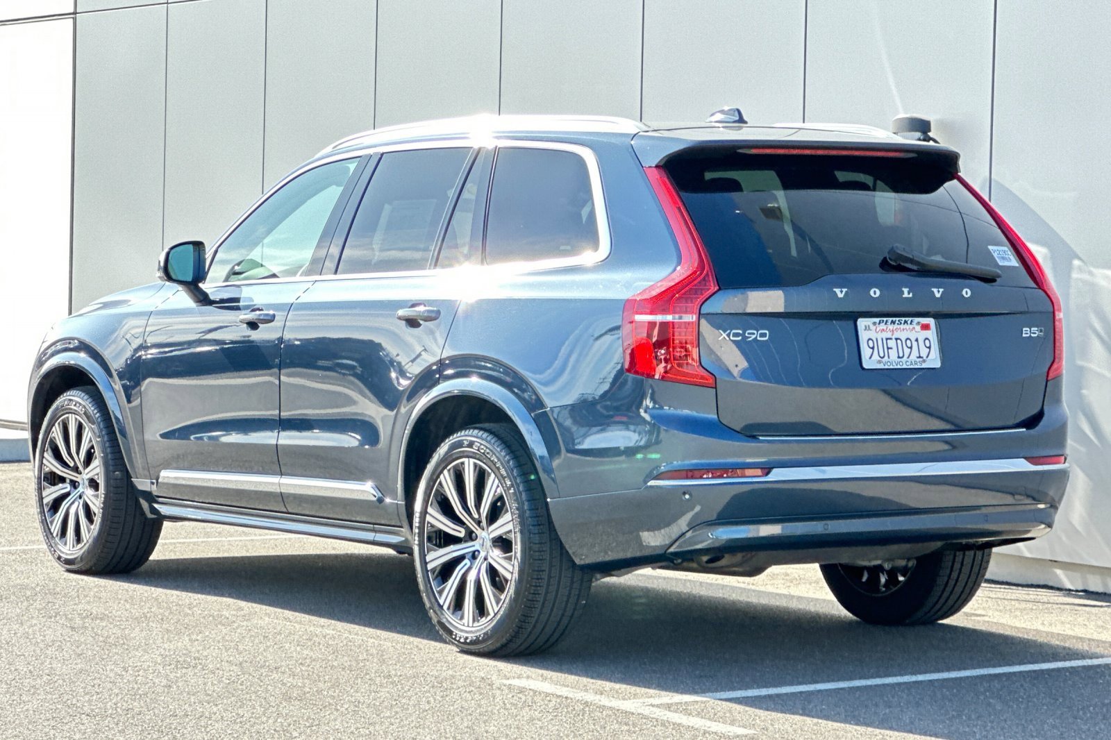 Certified 2025 Volvo XC90 B5 Core w/ Protection Package Premier image 3