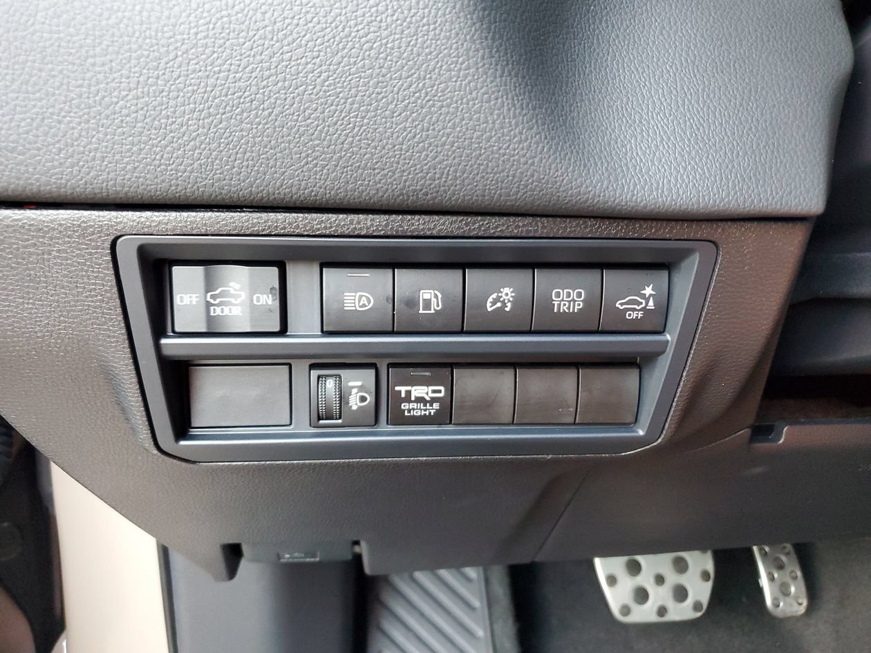 Used 2026 Toyota Tundra Limited w/ TRD Off-Road Package AWD/4WD image 32