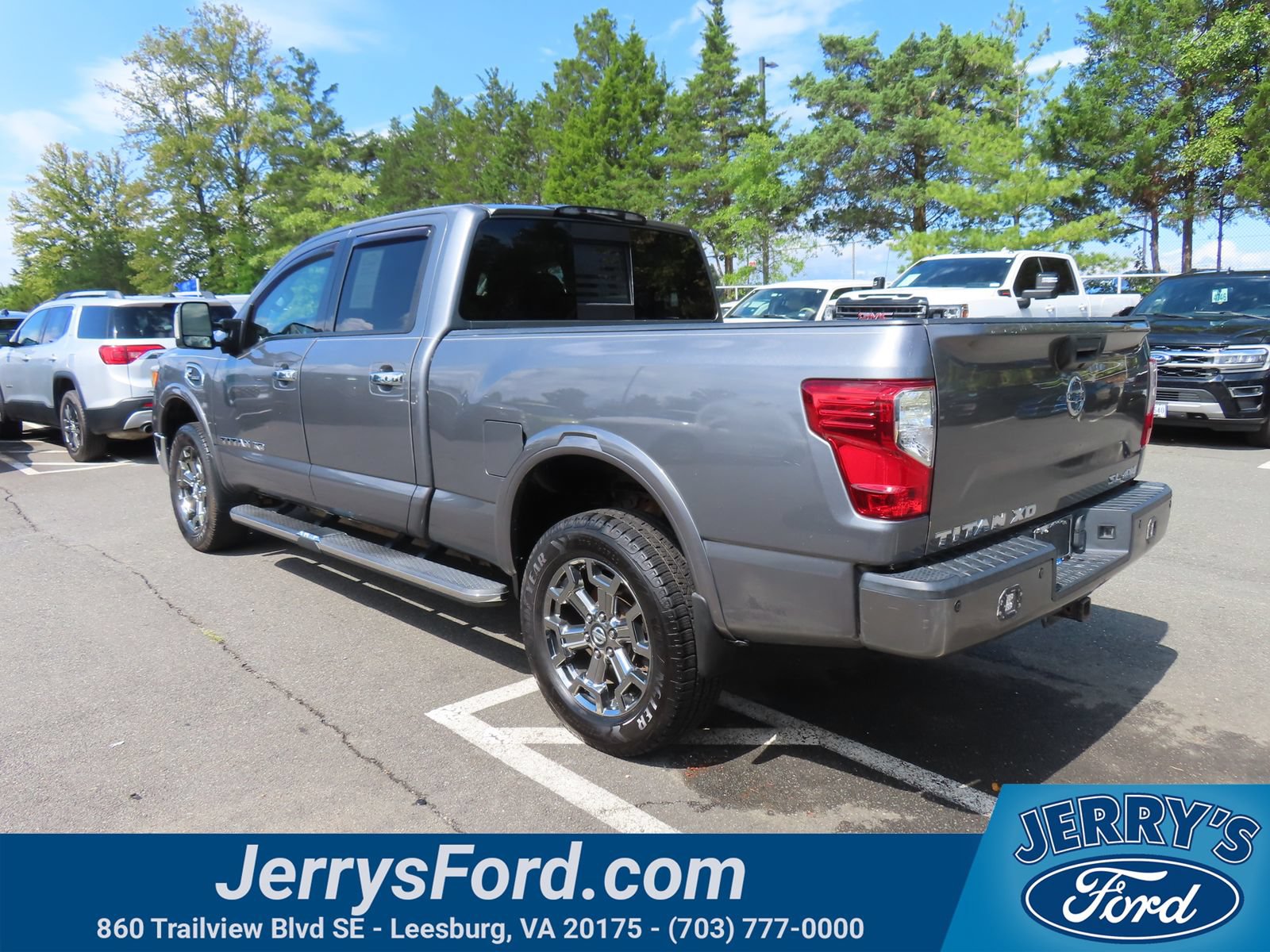 Used 2017 Nissan Titan SL w/ Chrome Package AWD/4WD image 7