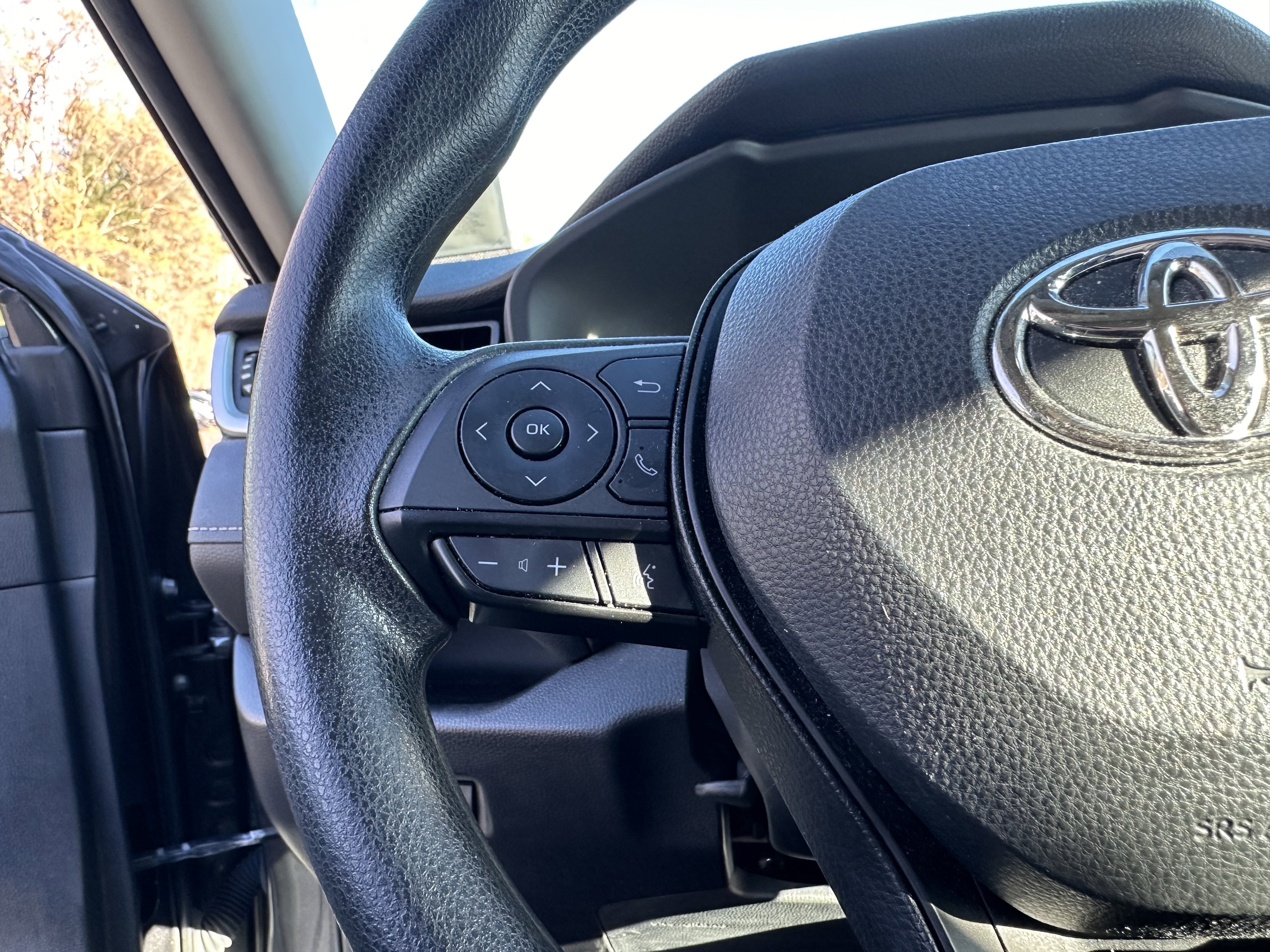 Used 2022 Toyota RAV4 LE image 29