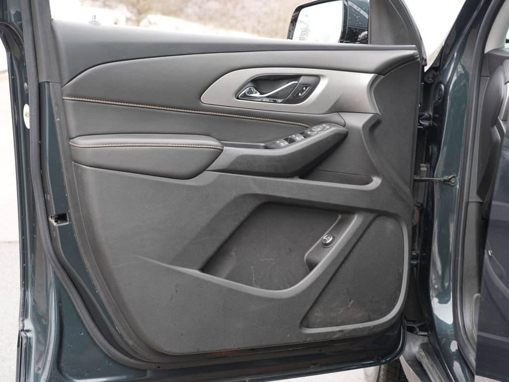 Used 2020 Chevrolet Traverse LT image 13