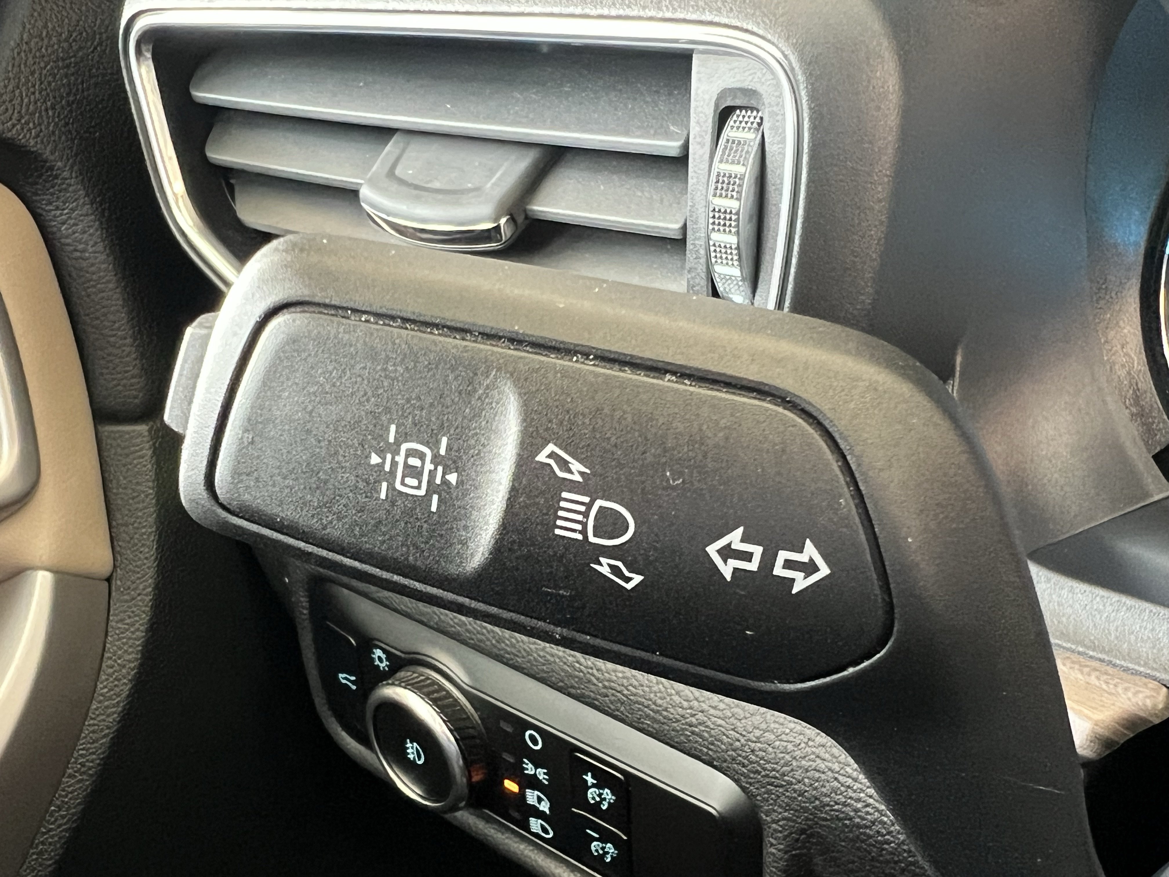 Used 2023 Ford Explorer Limited w/ Limited Technology Package AWD/4WD image 47
