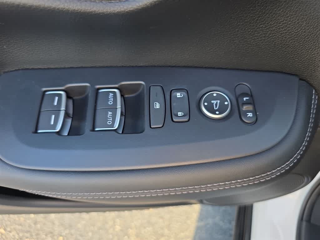 Certified 2025 Honda HR-V EX-L image 19