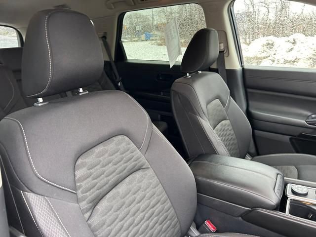 Used 2025 Nissan Pathfinder SV AWD/4WD image 32