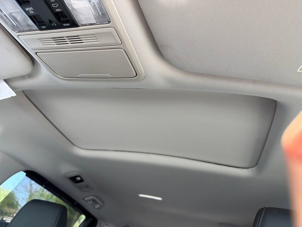 Used 2025 Honda Odyssey EX-L image 24