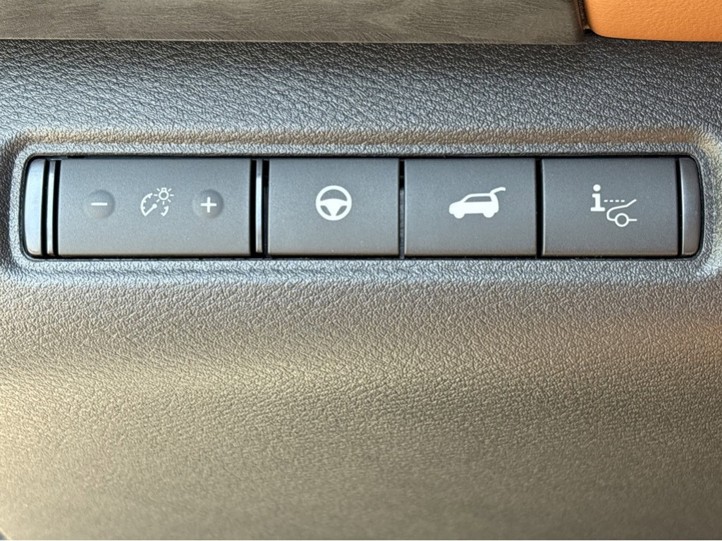Certified 2026 Nissan Pathfinder Platinum FWD image 11
