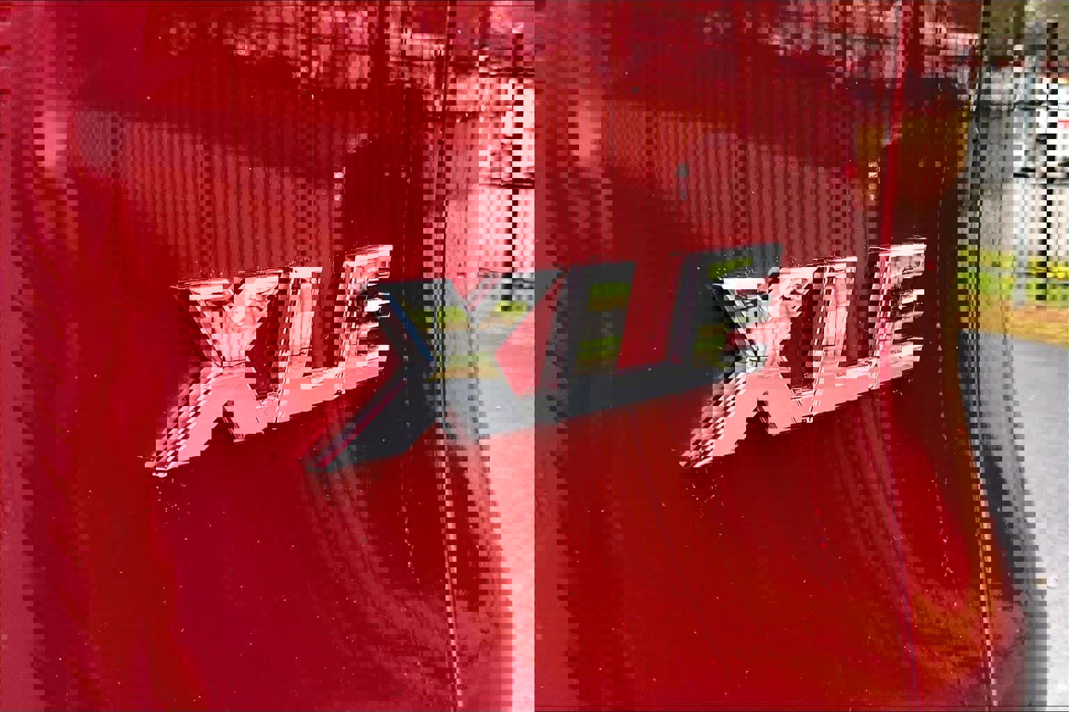 Used 2020 Toyota RAV4 XLE image 10