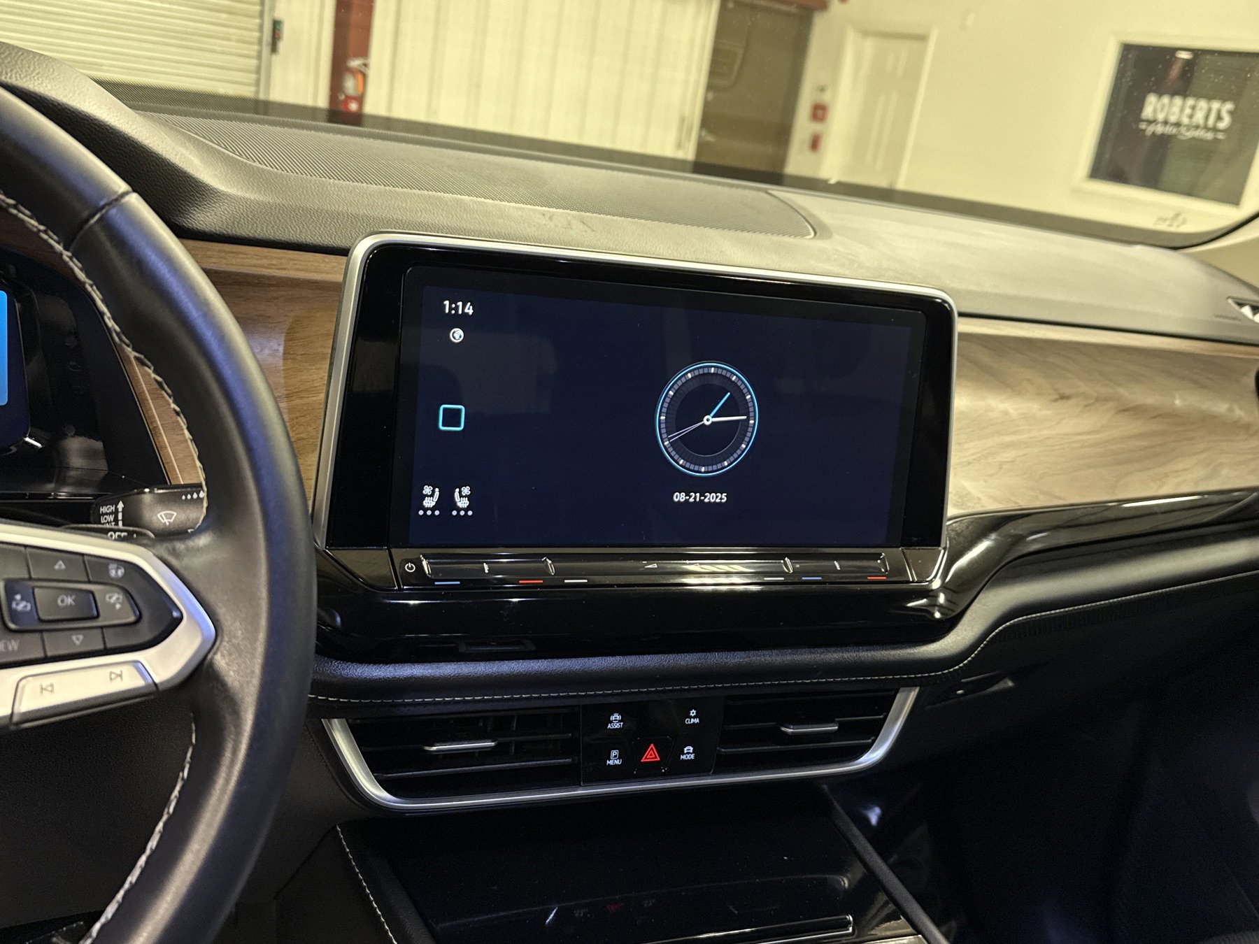 Used 2024 Volkswagen Atlas SE w/ Black Wheel Package image 8