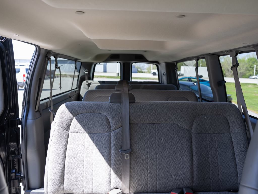 Used 2025 Chevrolet Express 3500 LS RWD image 17