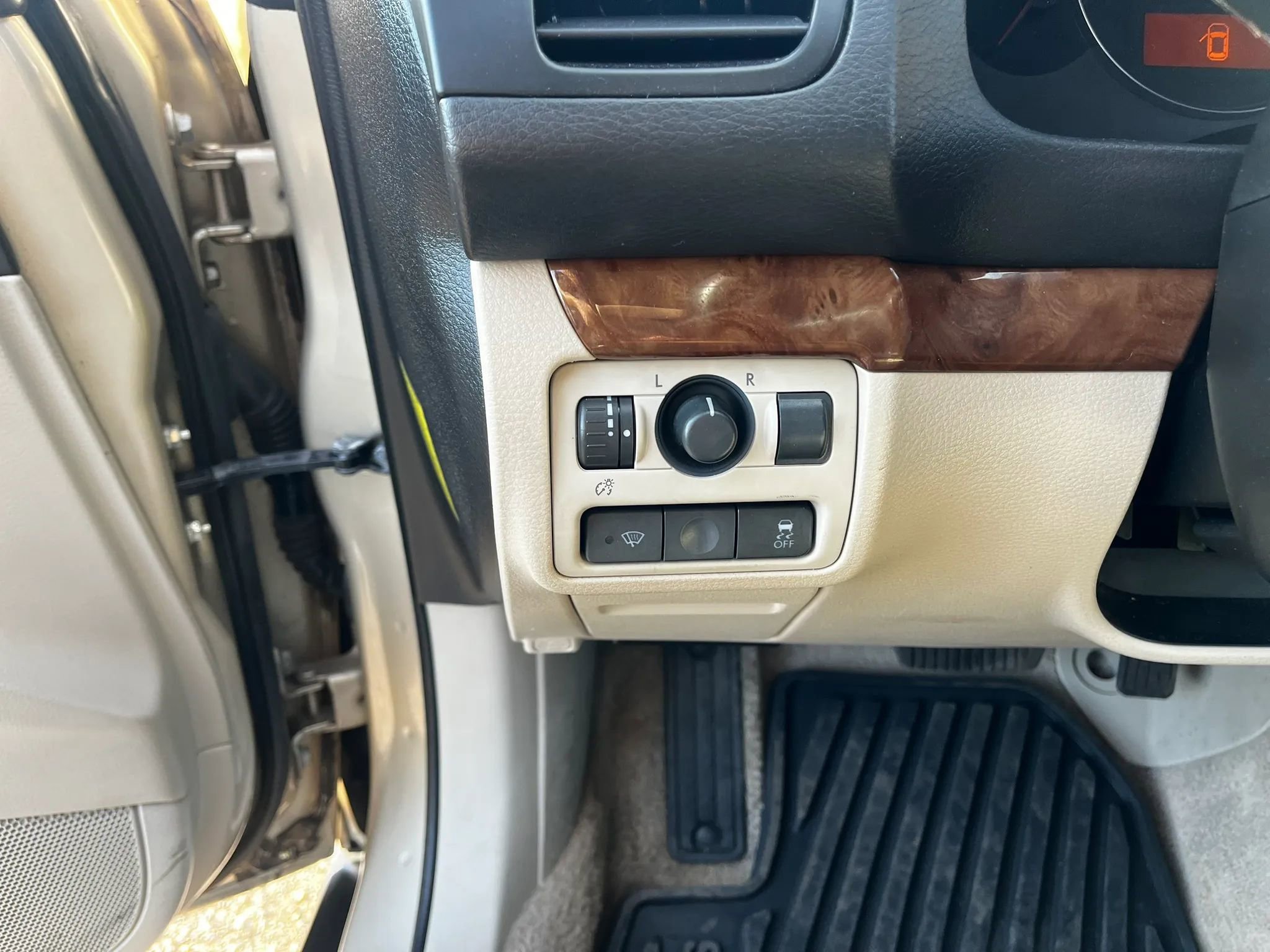 Used 2008 Subaru Outback 3.0R L.L. Bean AWD/4WD image 18