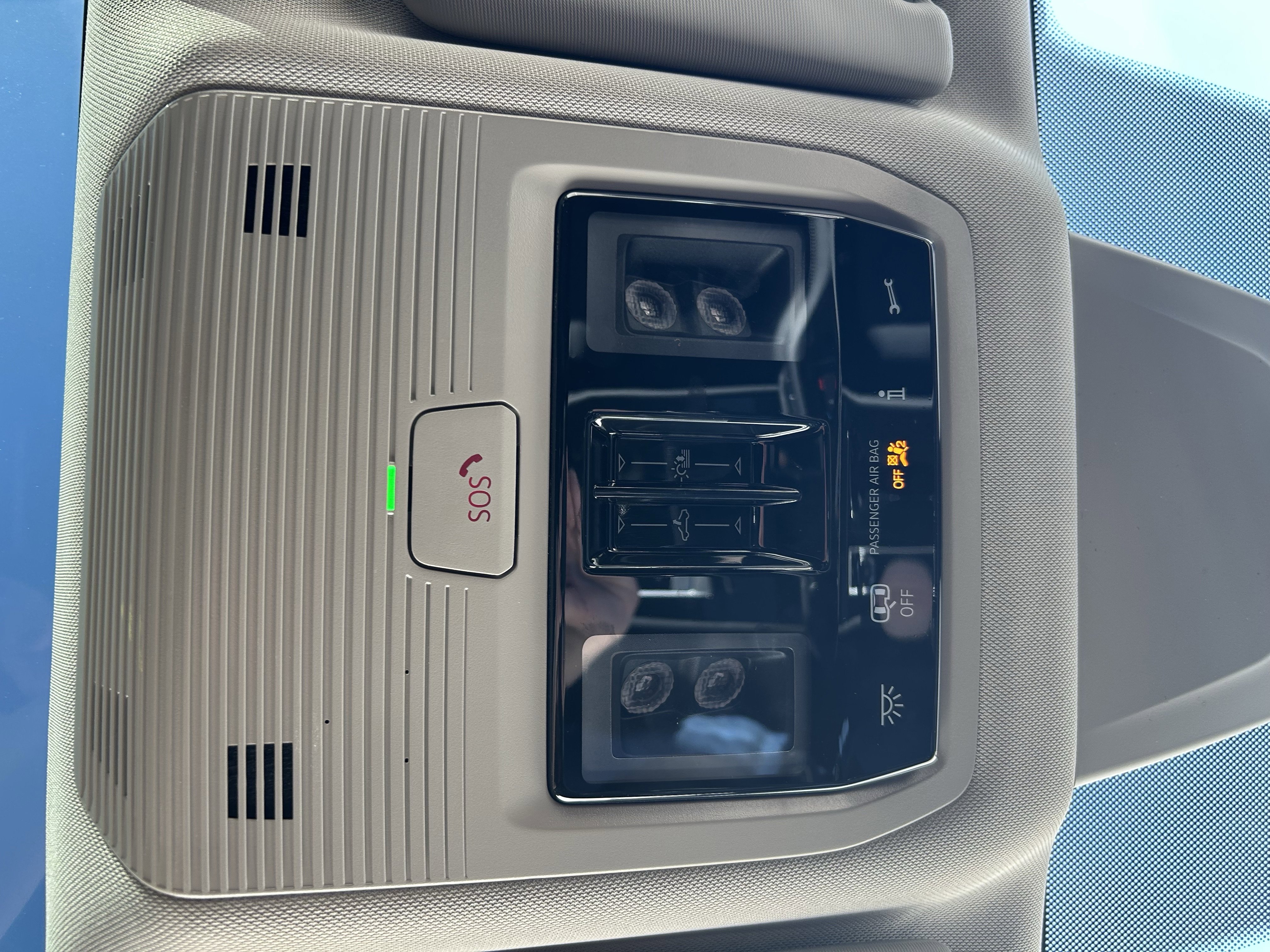 Used 2024 Volkswagen Atlas SE w/ Panoramic Sunroof Package image 32