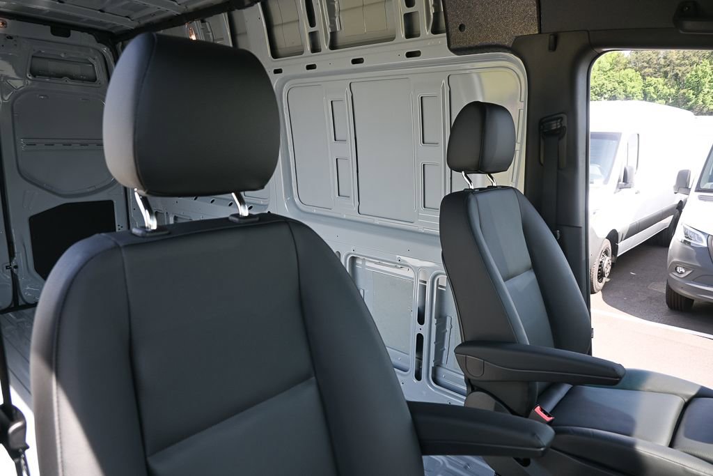 Used 2025 Mercedes-Benz Sprinter 2500 image 19