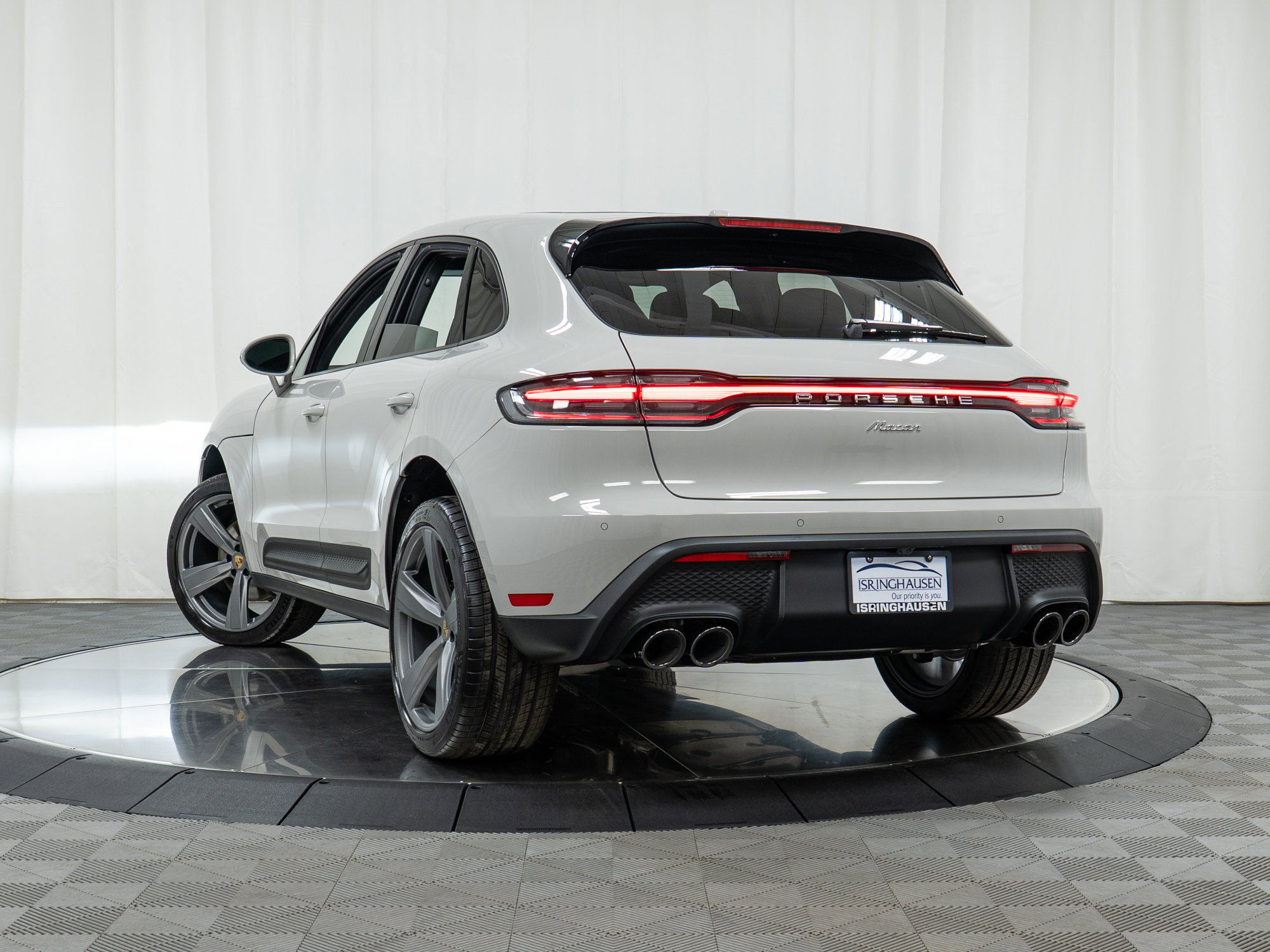 Used 2025 Porsche Macan image 32