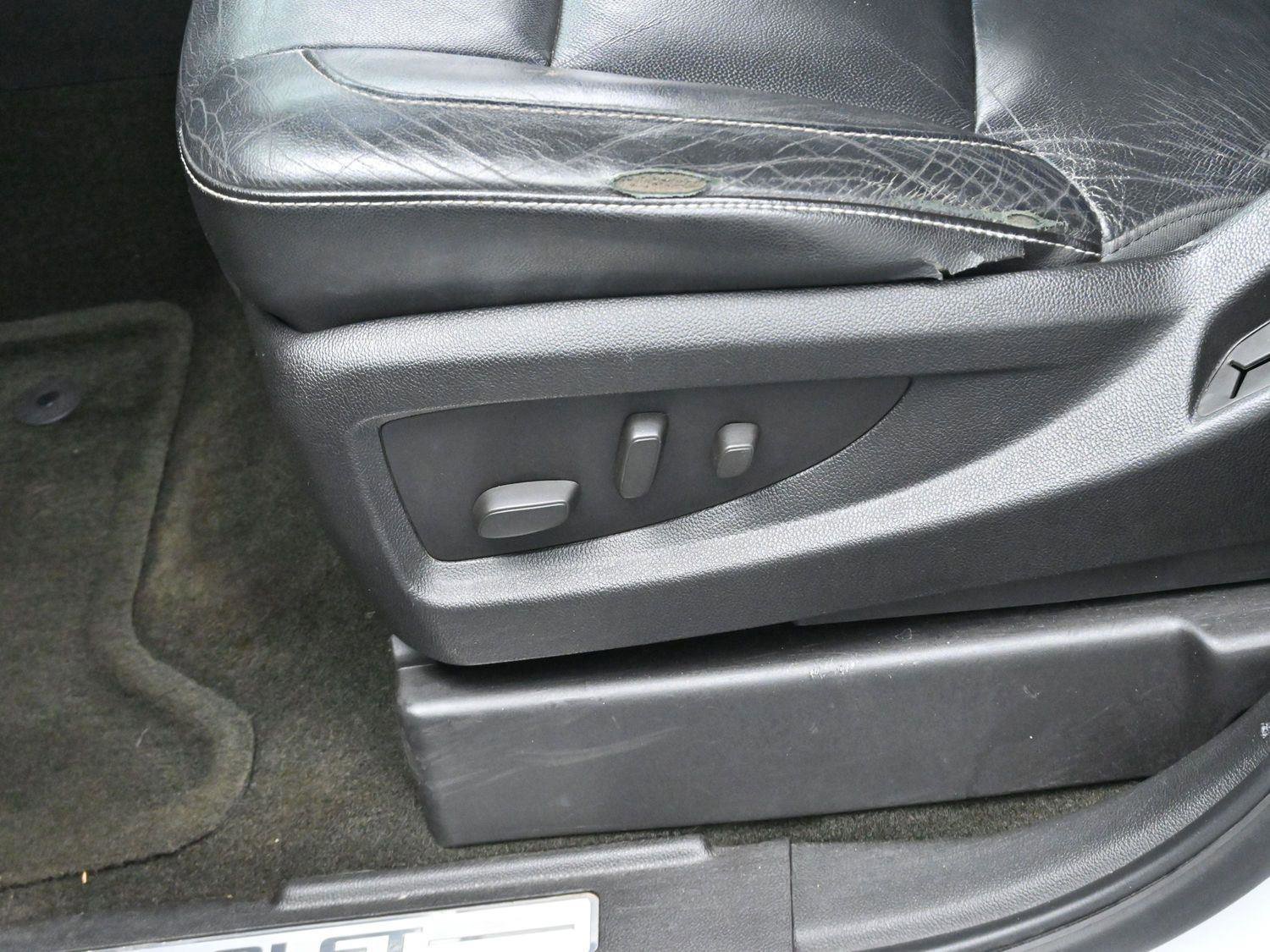 Used 2015 Chevrolet Suburban LT image 16