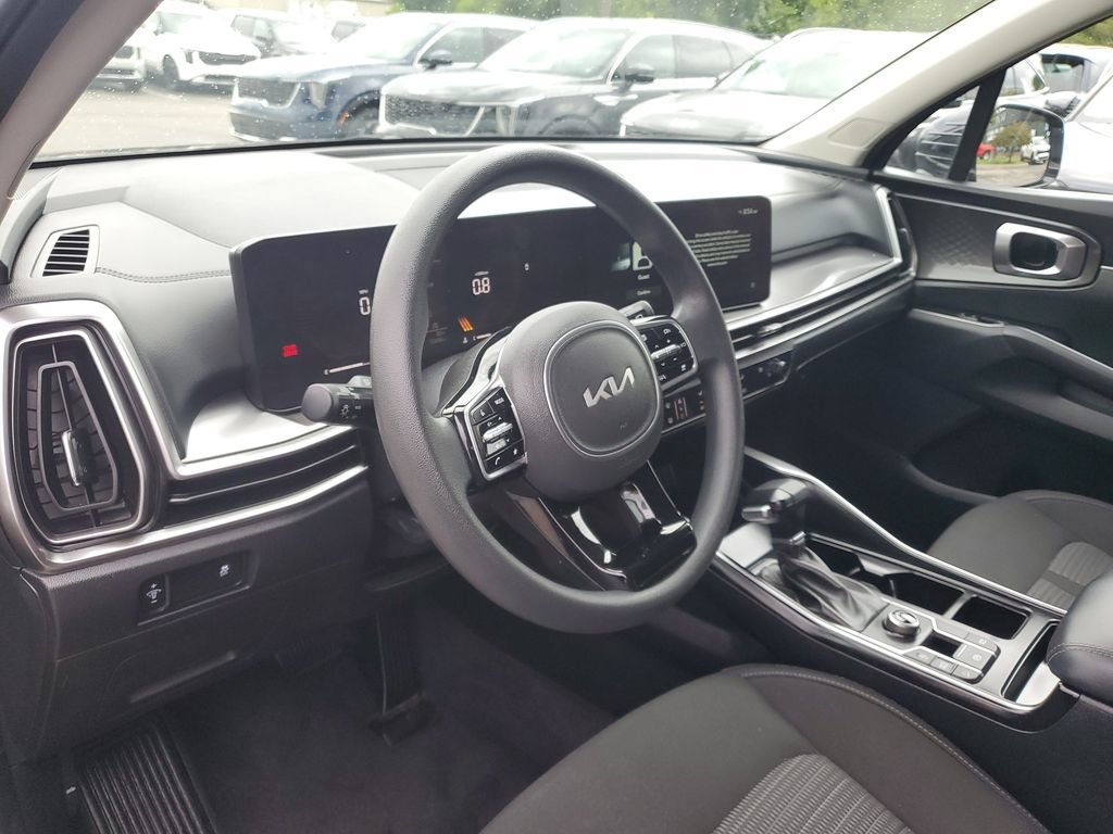Certified 2025 Kia Sorento LX FWD image 12